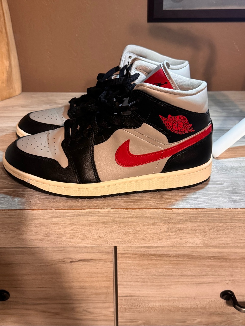 Air Jordan 1 Mid “Light Smoke Grey/Gym Red” |Women Sneakers Great Condition 10.5